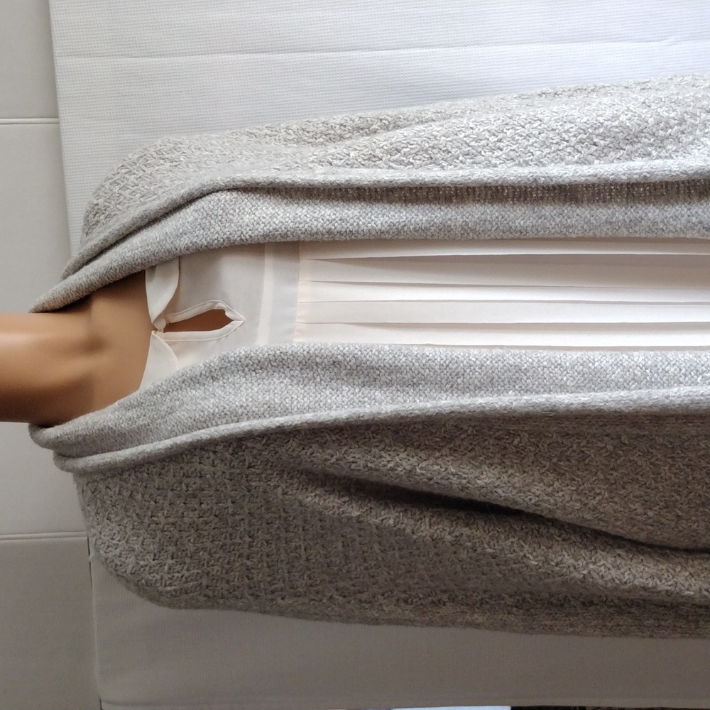 Anthropology gray cardigan Angel of The North size M.
